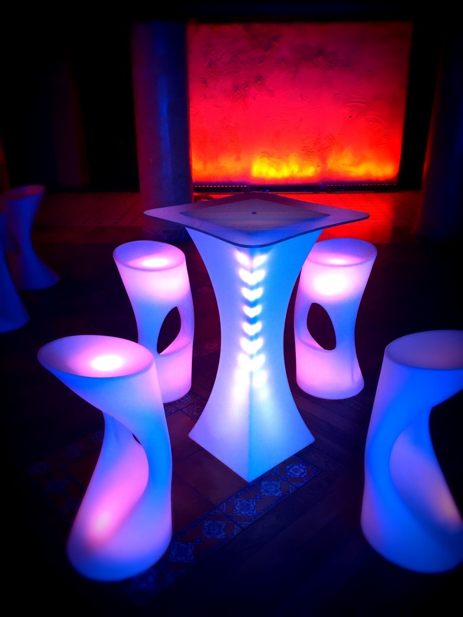 LED kėdės 35x38x84 — nuoma