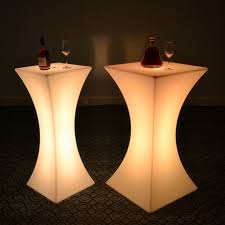 LED dideli kvadratiniai stalai 60x60x110 — nuoma